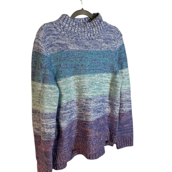 A Verve Ami mock turtleneck in size medium - Picture 2 of 6